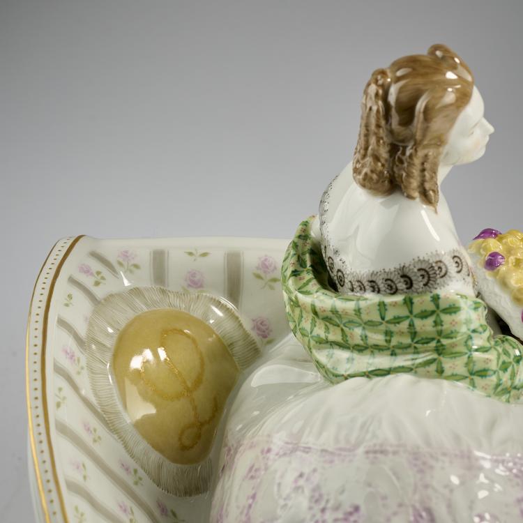 Bild 5 zu Objekt, Seated lady clad in a crinoline, 1909, Carl Reschke, Berlin, KPM, 182A 396