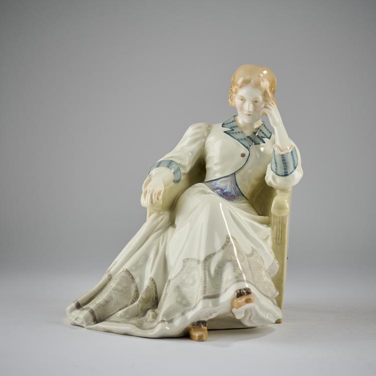 Bild 1 zu Objekt, 'Figure sitting on a chair', 1908, Hermann Hubatsch, Berlin, KPM, 182A 394