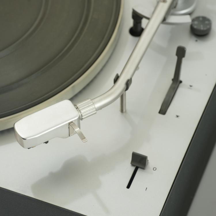 Bild 2 zu Objekt, Record player 'PS 1000', radio 'CE 500' and amplifier 'CSV 500', 1965-67, Dieter Rams, Braun AG, Kronberg, 181A 145