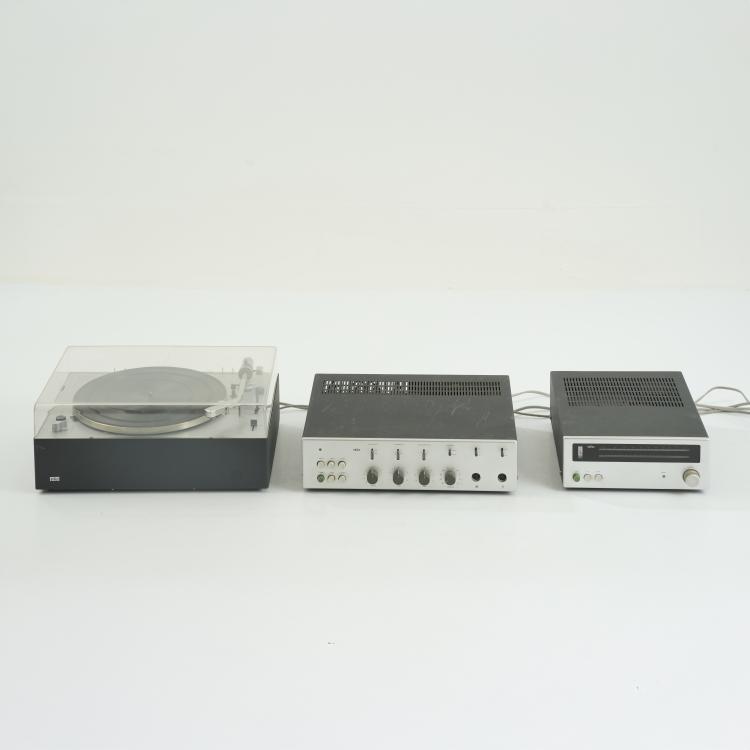 Bild 4 zu Objekt, Record player 'PS 1000', radio 'CE 500' and amplifier 'CSV 500', 1965-67, Dieter Rams, Braun AG, Kronberg, 181A 145
