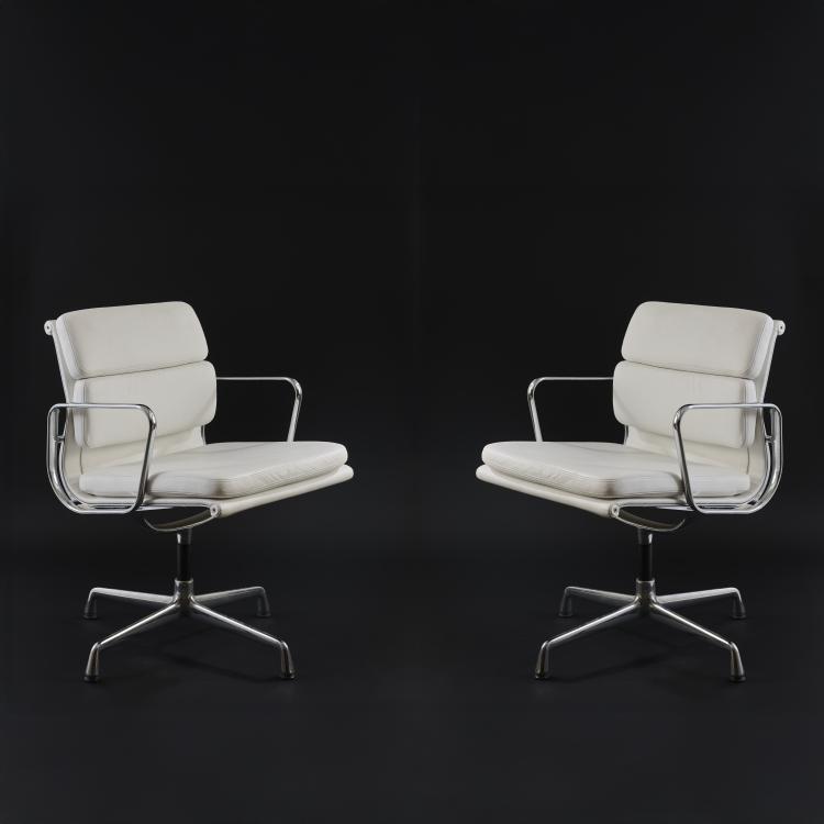 Hauptbild zu Objekt, Two armchairs 'Soft Pad', 1969, Charles Eames,Ray Eames, Vitra, Birsfelden, 181A 396