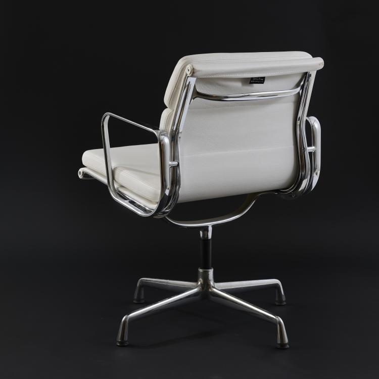 Bild 1 zu Objekt, Two armchairs 'Soft Pad', 1969, Charles Eames,Ray Eames, Vitra, Birsfelden, 181A 396