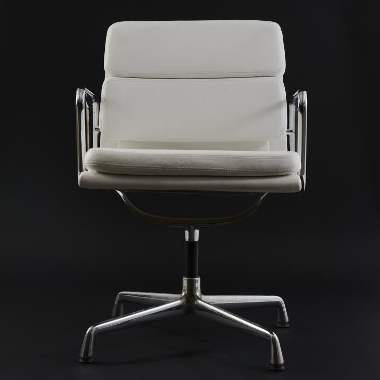 Bild 2 zu Objekt, Two armchairs 'Soft Pad', 1969, Charles Eames,Ray Eames, Vitra, Birsfelden, 181A 396