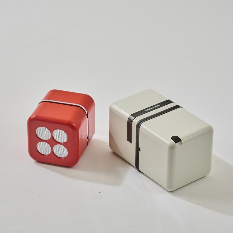 Bild 1 zu Objekt, Folding radio 'TS 502', 1964 (design) and folding radio 'RK 501 ALPHA 2', 1968, Mario Bellini,Richard Sapper,Marco Zanuso, Brionvega, Mailand; Siemens, M&uuml;nchen, 181A 233