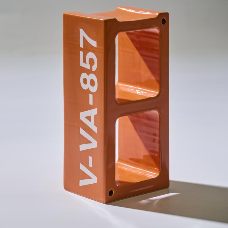 Bild 1 zu Objekt, Ceramic Block 'V-VA-675', 2019, Virgil Abloh, Vitra Design, Birsfelden, 181A 87