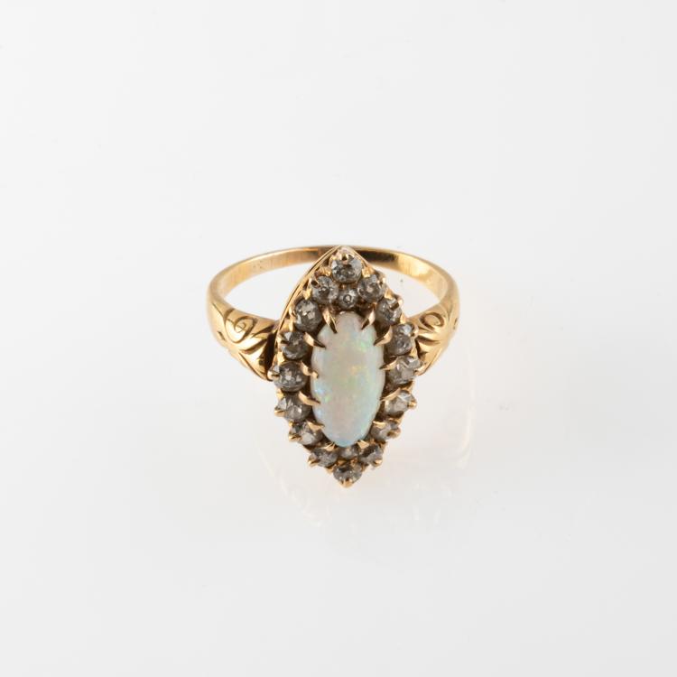 Hauptbild zu Objekt, Art Deco navette ring with opal and diamonds, 182D 1087