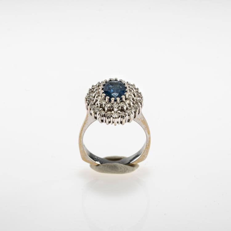 Bild 2 zu Objekt, Entourage ring with sapphire and diamonds, 182D 1102