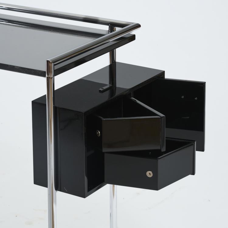 Bild 3 zu Objekt, Beistelltisch 'Petite Coiffeuse', 1927 (Entwurf), Eileen Gray, ClassiCon, M&uuml;nchen / Munich, 181A 176