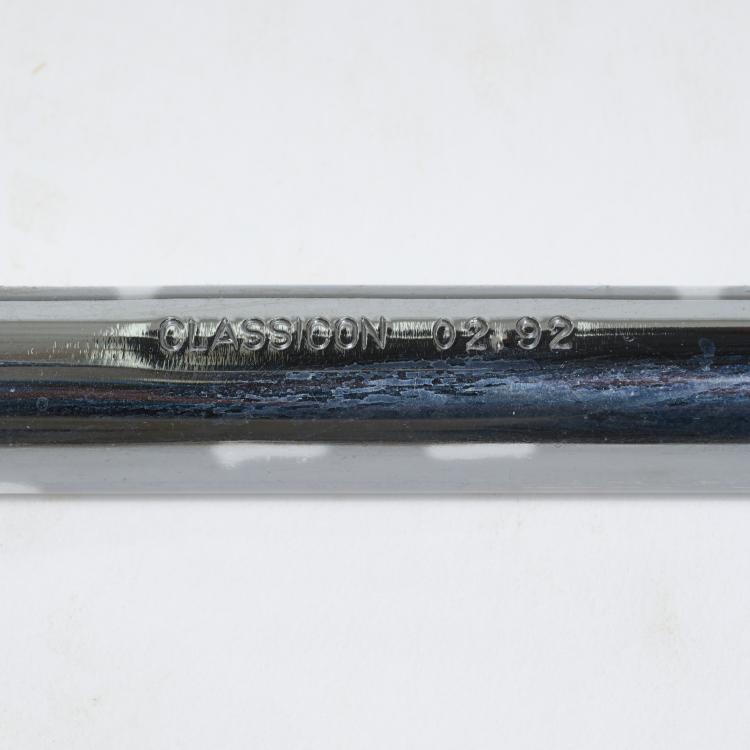 Bild 4 zu Objekt, Beistelltisch 'Petite Coiffeuse', 1927 (Entwurf), Eileen Gray, ClassiCon, M&uuml;nchen / Munich, 181A 176
