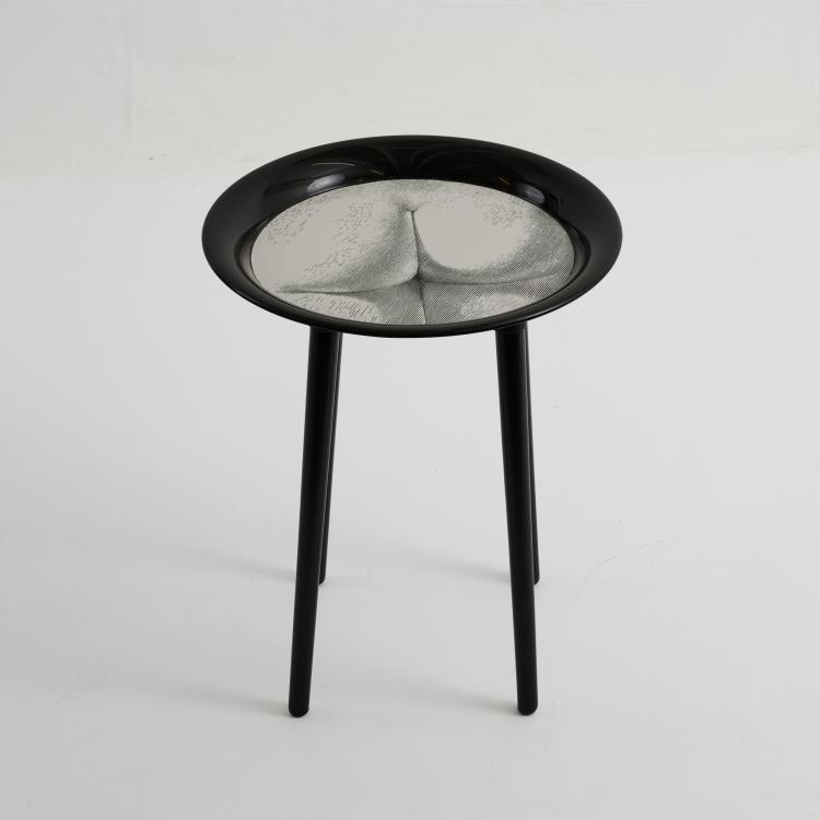 Bild 2 zu Objekt, Tray on foldable stand, 2019, Barnaba Fornasetti,Piero Fornasetti, Fornasetti, Mailand / Milan, 181A 352