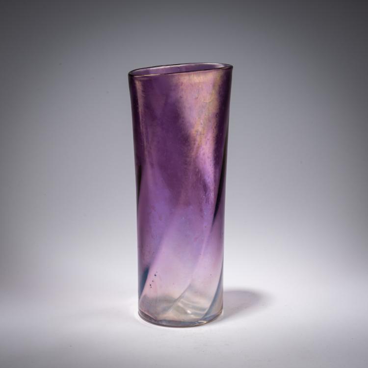 Bild 1 zu Objekt, Tall vase 'Pens&eacute;e, verlaufend', c. 1908, Marie Kirschner, L&ouml;tz Wwe., Klosterm&uuml;hle / Loetz, Klastersky Mlyn, 