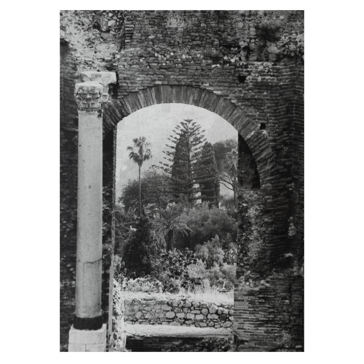 Bild 4 zu Objekt, 'Forum Romanum. Arch of Titus', 1980 (printed 2011) and View through an Arcade of the Greek Theater in Taormina, early 1980s (printed probably later), Ingrid von Kruse, 181C 762