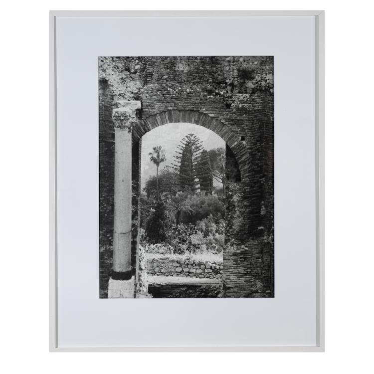 Bild 5 zu Objekt, 'Forum Romanum. Arch of Titus', 1980 (printed 2011) and View through an Arcade of the Greek Theater in Taormina, early 1980s (printed probably later), Ingrid von Kruse, 181C 762