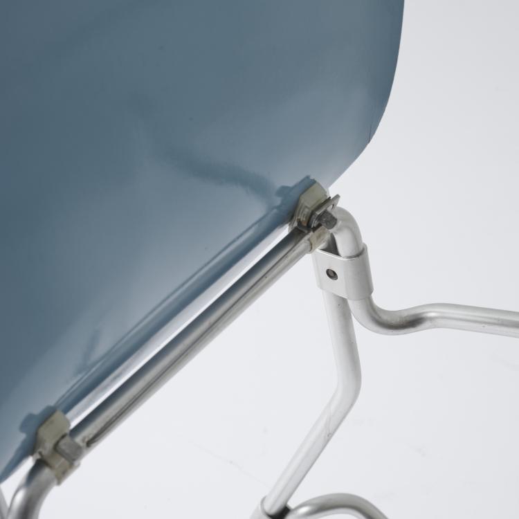 Bild 5 zu Objekt, Twelve 'Aluflex' folding chairs, 1951, Armin Wirth, Zieringer KG, Metallwerk 614, Bernstein / Schweiz / Switzerland, 181A 280