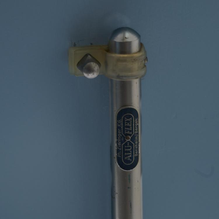 Bild 6 zu Objekt, Twelve 'Aluflex' folding chairs, 1951, Armin Wirth, Zieringer KG, Metallwerk 614, Bernstein / Schweiz / Switzerland, 181A 280