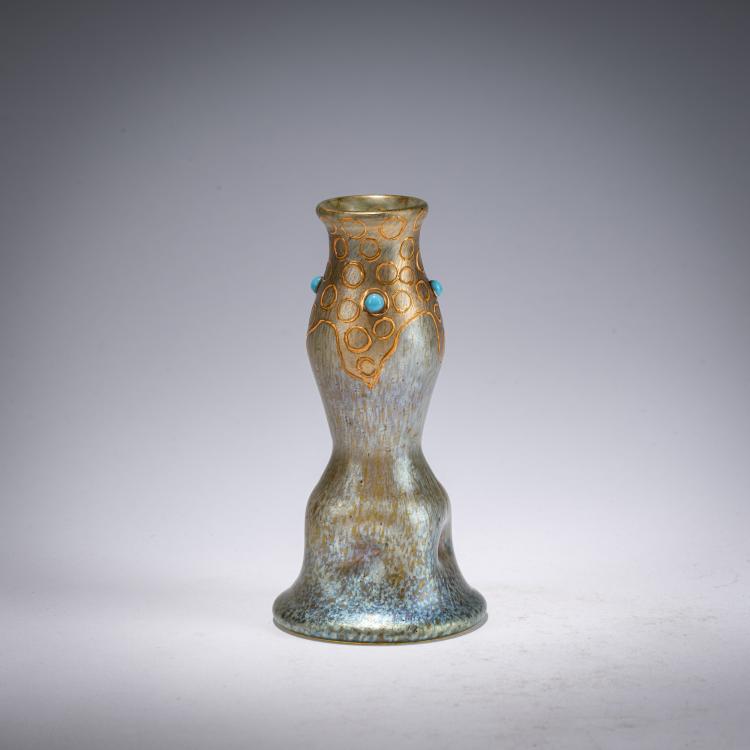 Hauptbild zu Objekt, Kleine 'Papillon'-Vase mit Cabochons, um 1898, L&ouml;tz Wwe., Klosterm&uuml;hle / Loetz, Klastersky Mlyn, 182A 201