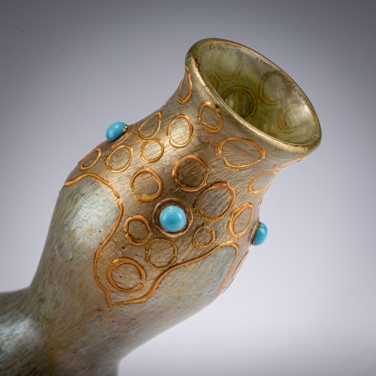 Bild 2 zu Objekt, Kleine 'Papillon'-Vase mit Cabochons, um 1898, L&ouml;tz Wwe., Klosterm&uuml;hle / Loetz, Klastersky Mlyn, 182A 201