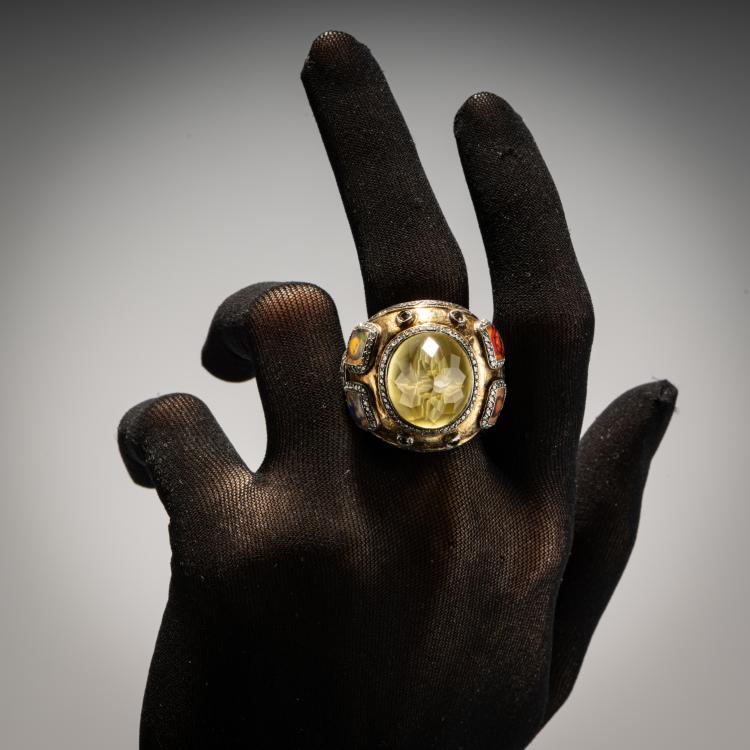 Bild 6 zu Objekt, Ring with devotional images, 2005, Sevan Bi&ccedil;ak&ccedil;i, 