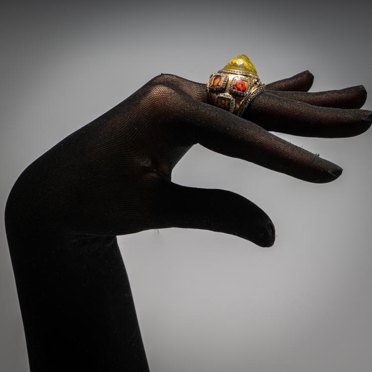 Bild 8 zu Objekt, Ring with devotional images, 2005, Sevan Bi&ccedil;ak&ccedil;i, 