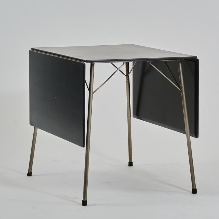 Bild 1 zu Objekt, Folding table '3601', 1952 (design), Arne Jacobsen, Fritz Hansen, Aller&oslash;d, 182B 548