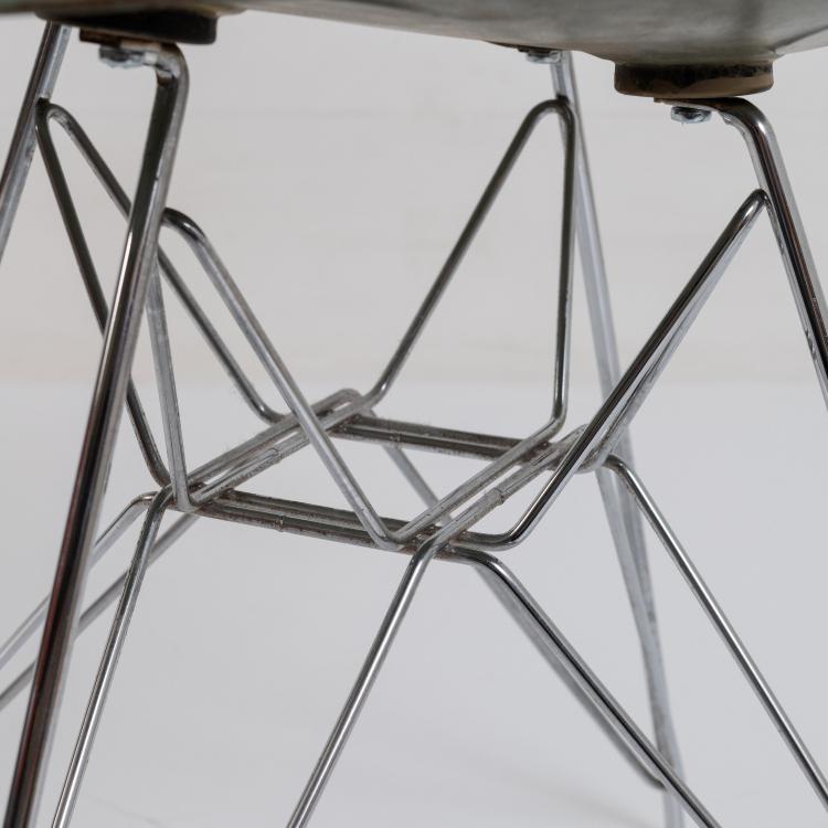 Bild 3 zu Objekt, Two 'DSR' chairs on 'Eiffel Tower base', 1950-53 (design), Charles Eames,Ray Eames, Herman Miller, Zeeland, 182B 524