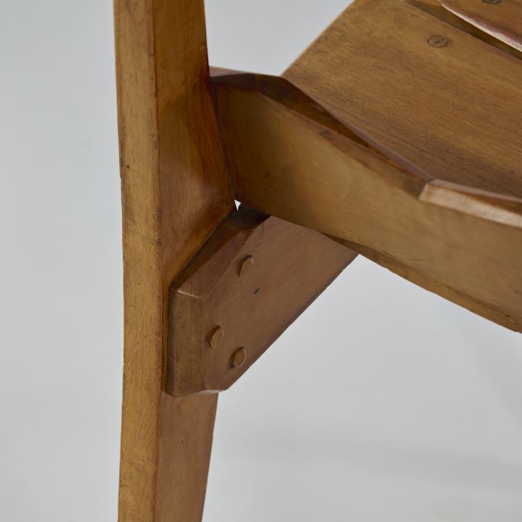 Bild 1 zu Objekt, Five anthroposophical chairs and two stools, 1940s (design), Paul Bay, Dornach, Kunstschnitzwerkstatt (zug. / attr.), 182C 756