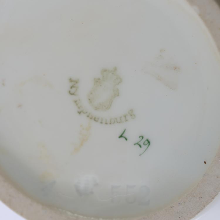 Bild 4 zu Objekt, Two vases with grapevines and butterflies, for A. Dallmayer, 1953, Robert Raab, Nymphenburg, KPM, 181A 72