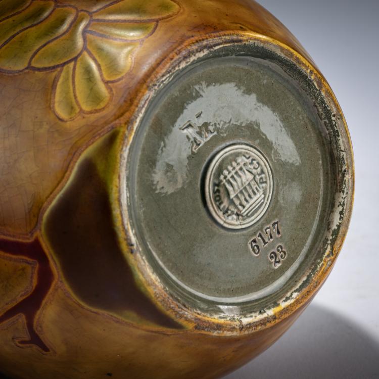 Bild 3 zu Objekt, Handle vase with lobster, 1900, S&aacute;ndor Ap&aacute;ti Abt, Zsolnay, Pecs, 