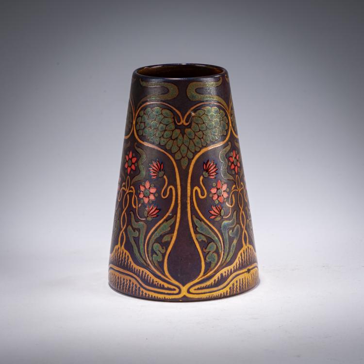 Bild 2 zu Objekt, Vase with floral decoration, 1898-1900, Vilmos Zsolnay, Zsolnay, Pecs, 182A 362