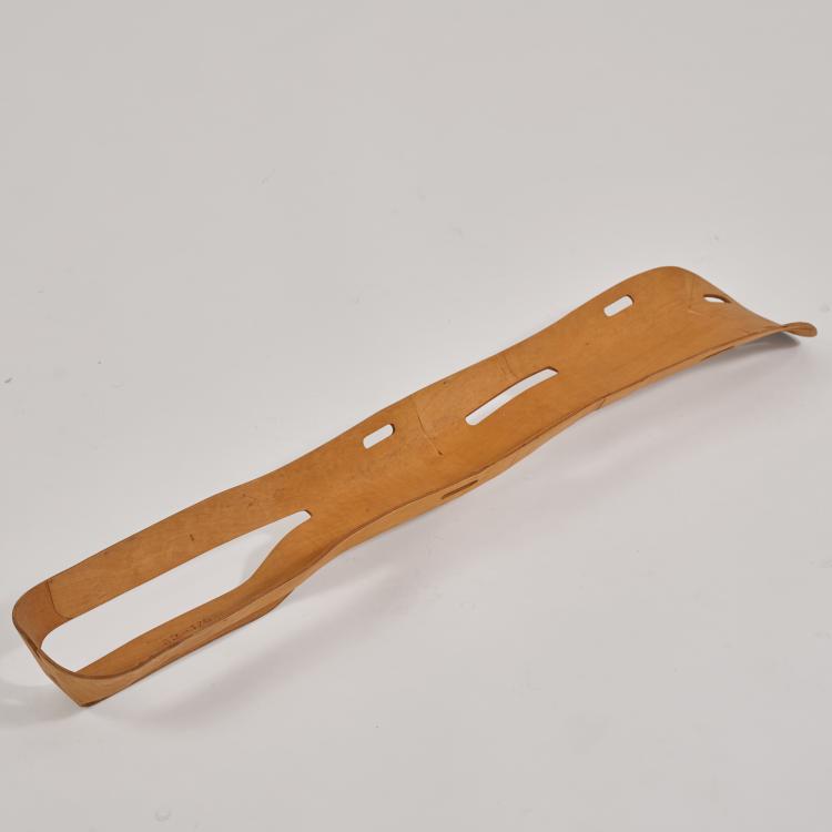 Bild 1 zu Objekt, 'Leg Splint', 1941/42 (design), Charles Eames,Ray Eames, Evans Products Company, Molded Plywood Division, Los Angeles, 182B 518