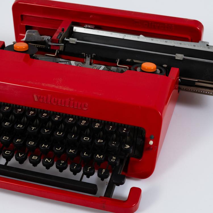 Bild 4 zu Objekt, Zwei Schreibmaschinen 'Valentine S', 1969 (Entwurf), Perry A. King,Ettore Sottsass, Olivetti, Ivrea, 182B 640