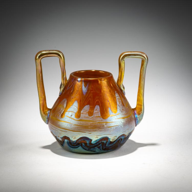 Hauptbild zu Objekt, 'Ph&auml;nomen'-Henkelvase f&uuml;r E. Bakalowits S&ouml;hne, um 1902, Franz Hofst&ouml;tter (zugeschrieben), L&ouml;tz Wwe., Klosterm&uuml;hle / Loetz, Klastersky Mlyn, 