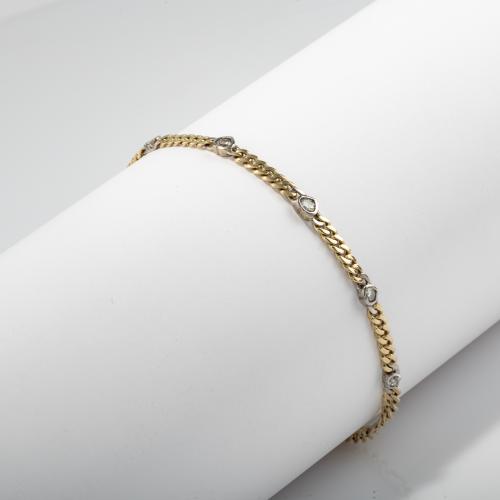Curb chain with diamonds in a heart setting