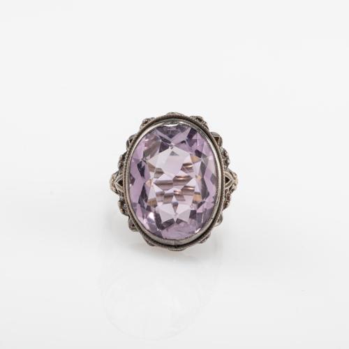 Art Deco ring with amethyst
