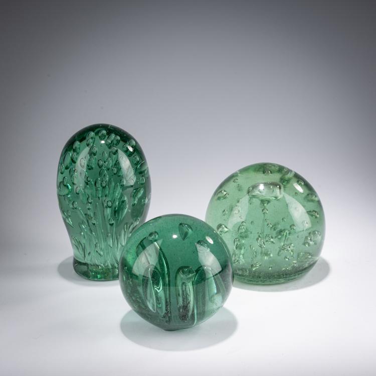 Bild 1 zu Objekt, Three Victorian 'Glass Dumps' - paperweights or doorstops, presumably 1870-80, Vereinigtes K&ouml;nigreich / United Kingdom, 182A 242