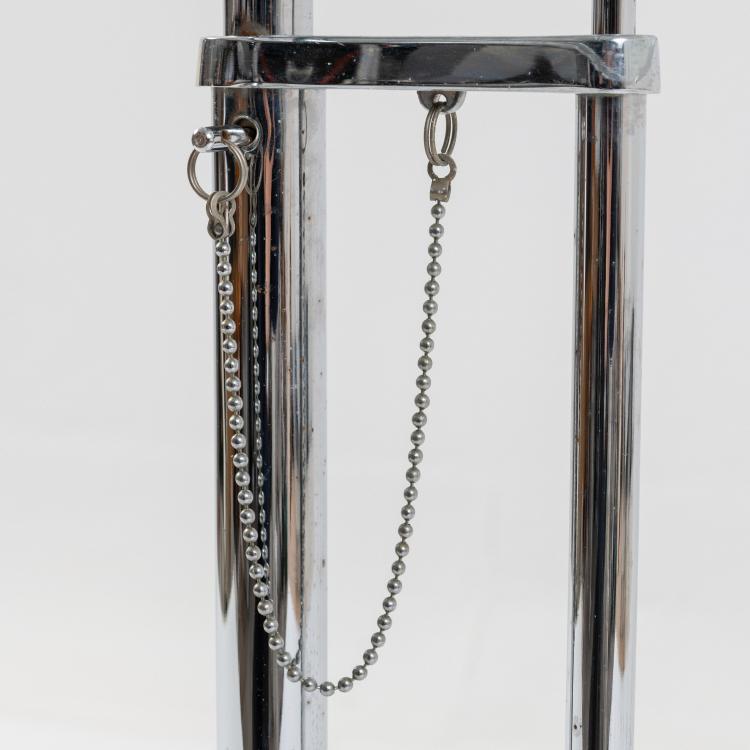 Bild 2 zu Objekt, Side table 'E-1027', 1927 (design), Eileen Gray, Vereinigte Werkst&auml;tten, M&uuml;nchen, 182C 741