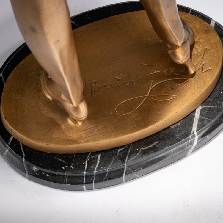 Bild 3 zu Objekt, Bronze figure 'Girl with Cigarette', c. 1925, Bruno Zach, 