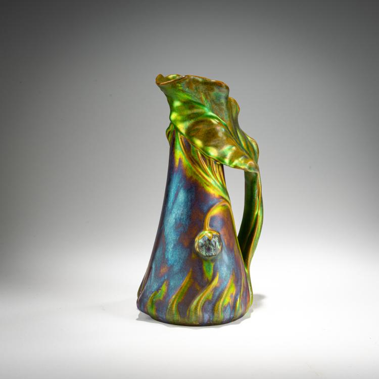 Bild 1 zu Objekt, Jug with leaf handle, 1902, Lajos Mack, Zsolnay, Pecs, 