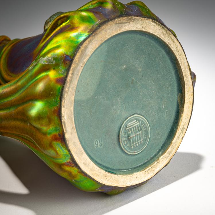 Bild 3 zu Objekt, Jug with leaf handle, 1902, Lajos Mack, Zsolnay, Pecs, 