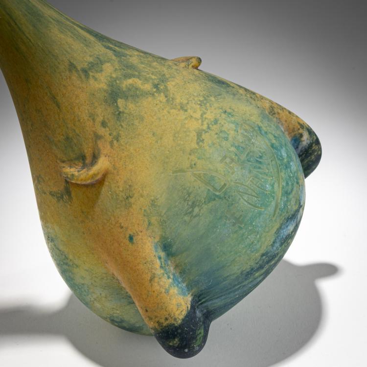 Bild 2 zu Objekt, Berluze with three feet, 1910-15, Daum Fr&egrave;res, Nancy, 182A 36