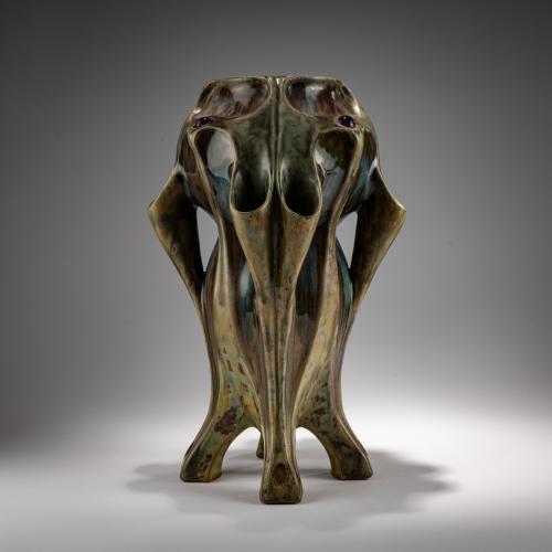 Hohe Vase auf vier Füßen, um 1900