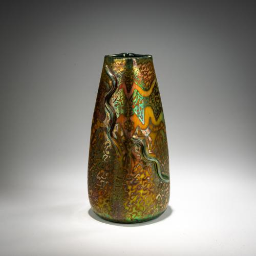 Vase mit Schlangen, um 1890
