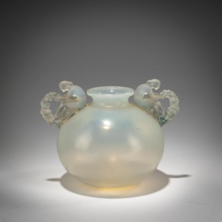 Hauptbild zu Objekt, Henkelvase 'Bouchardon', 1926, Ren&eacute; Lalique, Lalique, Wingen-sur-Moder, 182A 153