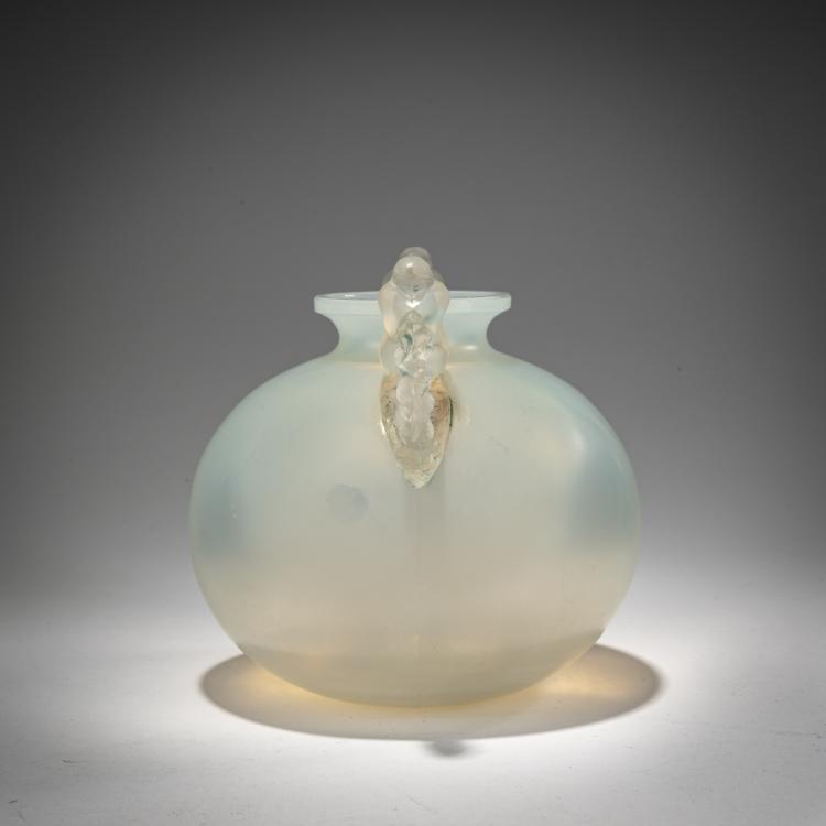 Bild 1 zu Objekt, Henkelvase 'Bouchardon', 1926, Ren&eacute; Lalique, Lalique, Wingen-sur-Moder, 182A 153