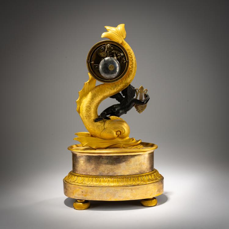 Bild 2 zu Objekt, Empire or Charles XVIII mantel clock 'au Dauphin', before 1830, Frankreich / France, 182A 301
