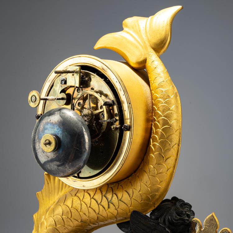 Bild 3 zu Objekt, Empire or Charles XVIII mantel clock 'au Dauphin', before 1830, Frankreich / France, 182A 301
