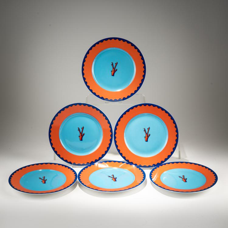 Bild 1 zu Objekt, Sechs Speiseteller 'Trapani', um 1989 (Entwurf),  Garouste & Bonetti, Ancienne Manufacture Royale, Limoges f&uuml;r Daum, Paris., 182C 954