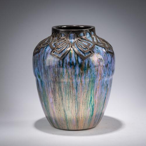 Emailvase mit Silbermontierung, um 1901-03