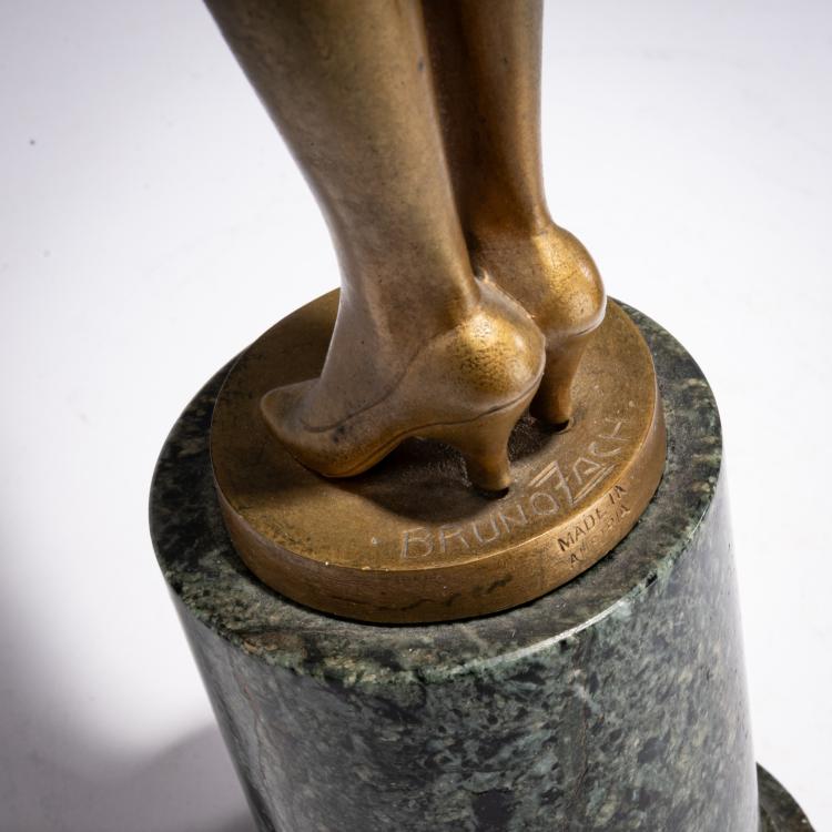Bild 4 zu Objekt, Bronze figure 'Lady with foil', c. 1925, Bruno Zach, 182A 296