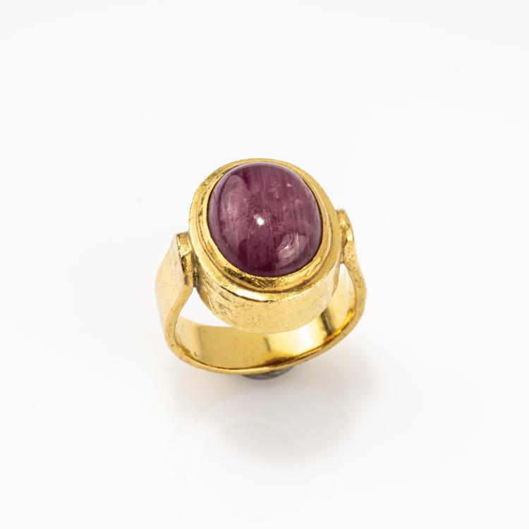 Bild 1 zu Objekt, Ring with ruby cabochon, 1976 ca, Hermann J&uuml;nger, 182D 1040